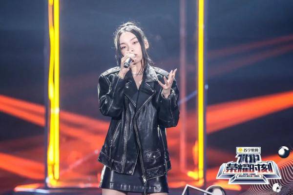 钱正昊|《TOP荣耀时刻》刘柏辛演绎新一代歌手魅力，THE9再穿制服活力献唱