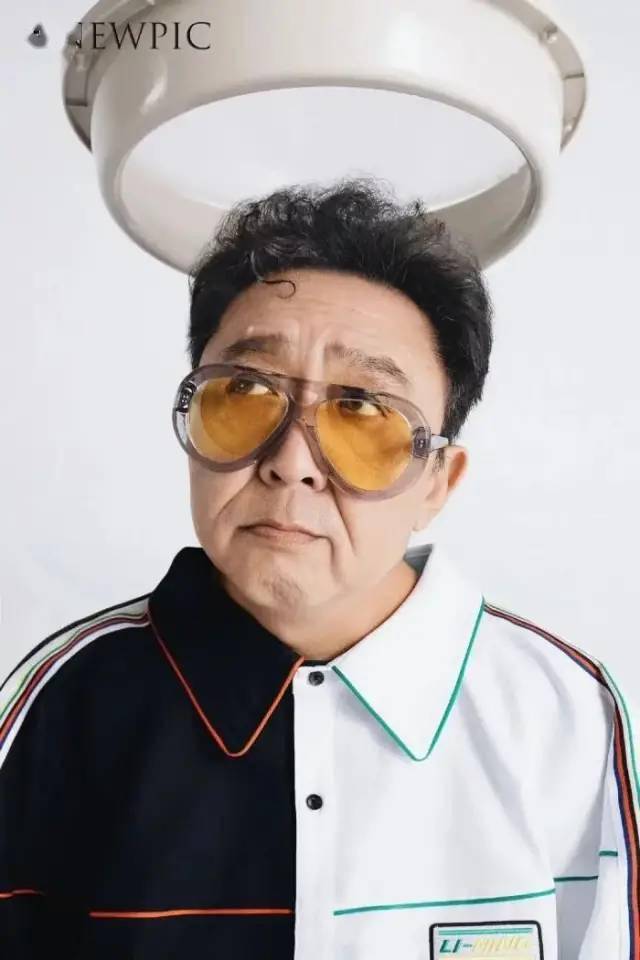 于大爷|行业丨运动品牌李宁为何跨界邀请“相声皇后”于谦代言呢？