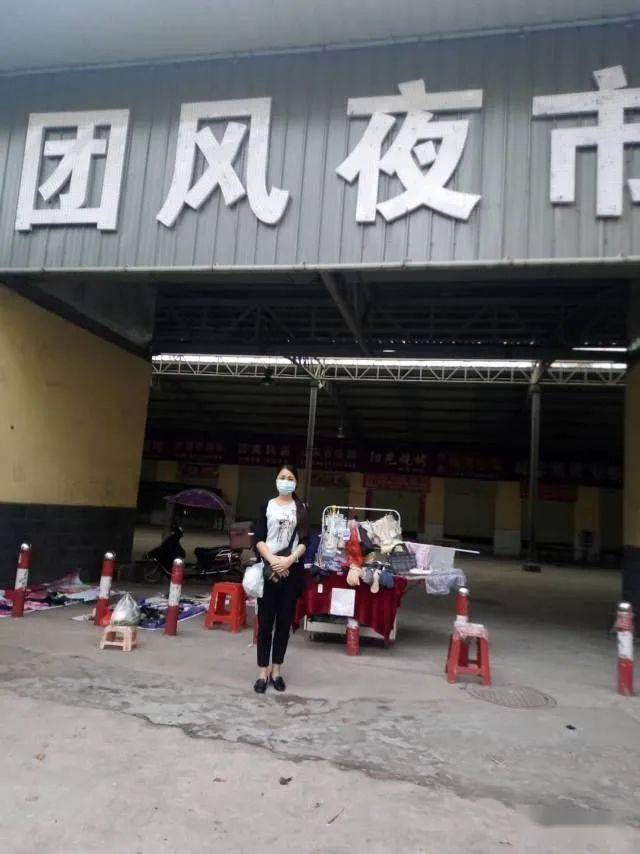 【世象写真】童春华:摆地摊的女人