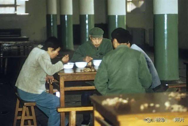 一组1972年的北京老照片,48年前北京百姓的衣食住行