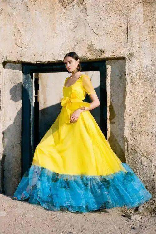 流行色|秋冬流行色新鲜出炉！秋季8大外套流行趋势/ 现在可以穿的2020秋冬连衣裙 /2020/2021秋冬最时尚的裤子指南！