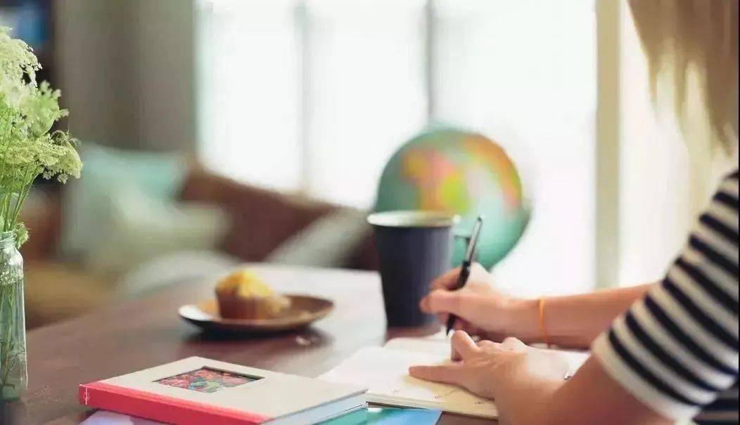 梦见自己抱着个女孩，预兆与心灵深处的解读