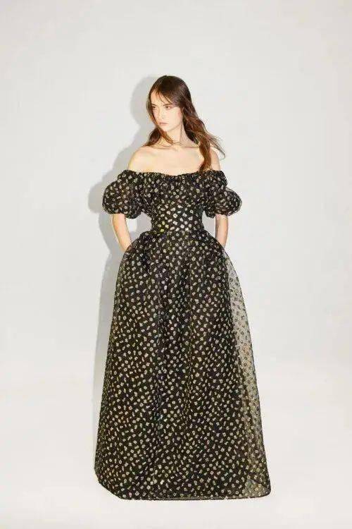 流行色|秋冬流行色新鲜出炉！秋季8大外套流行趋势/ 现在可以穿的2020秋冬连衣裙 /2020/2021秋冬最时尚的裤子指南！