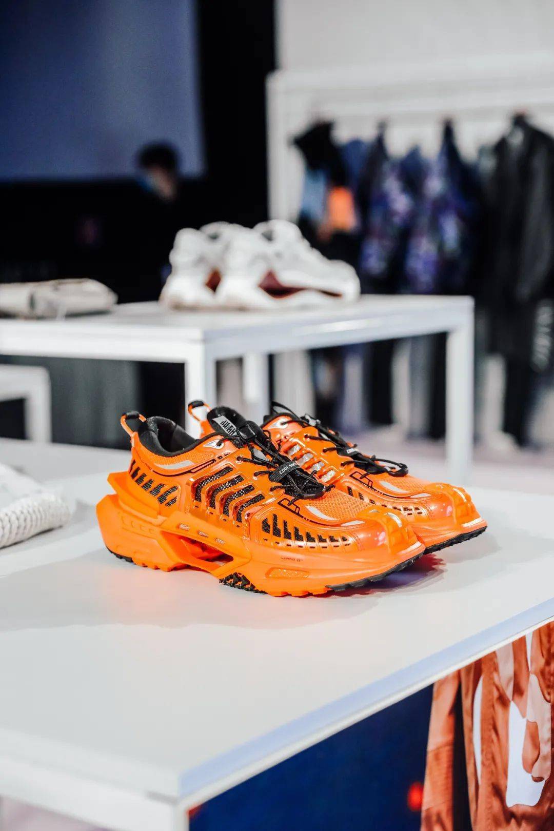 时装周|凭什么李宁能连续走时装周？凭这几双鞋就「足」以证明