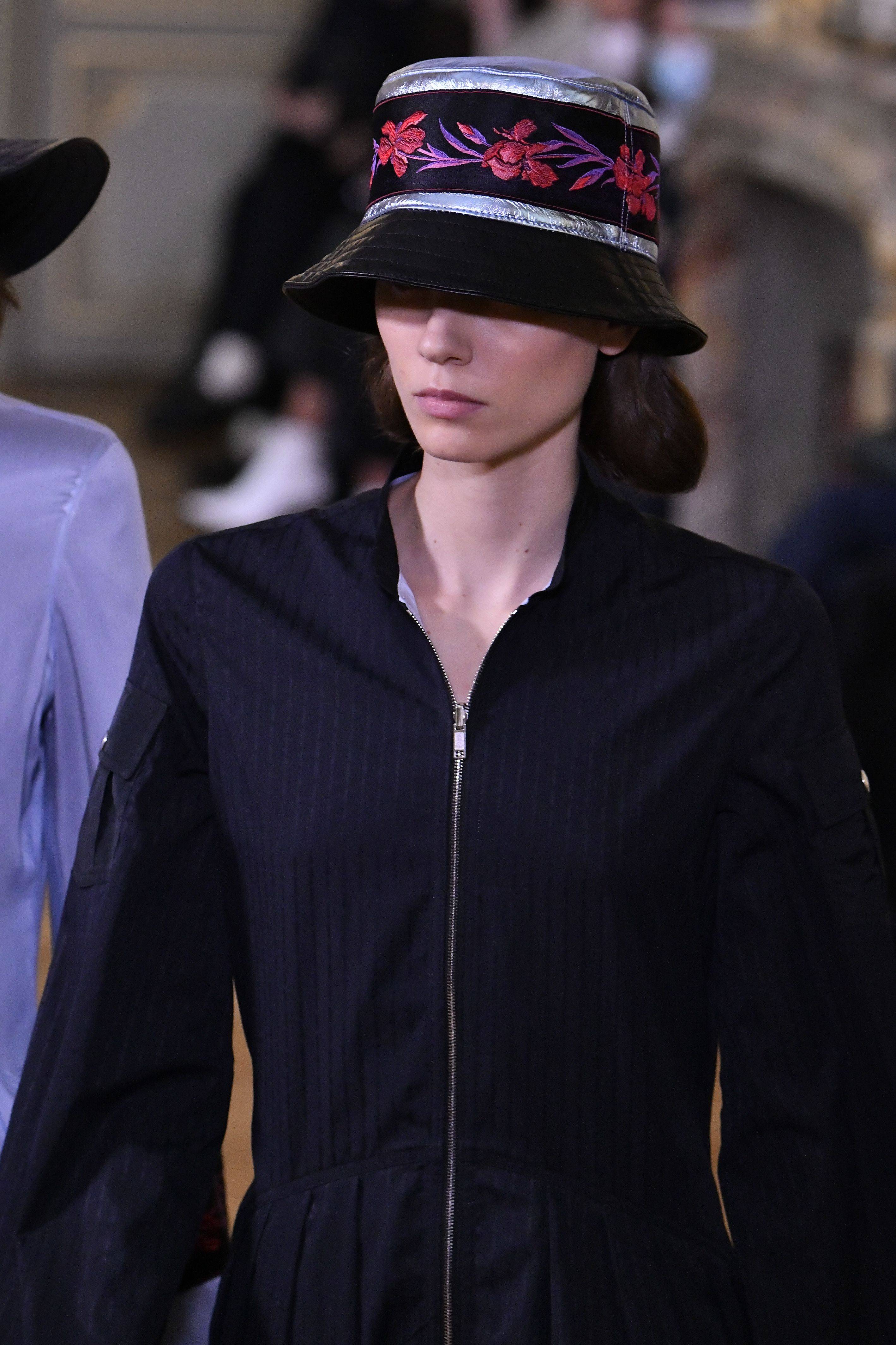 新华社|巴黎时装周——Victoria Tomas品牌时装秀