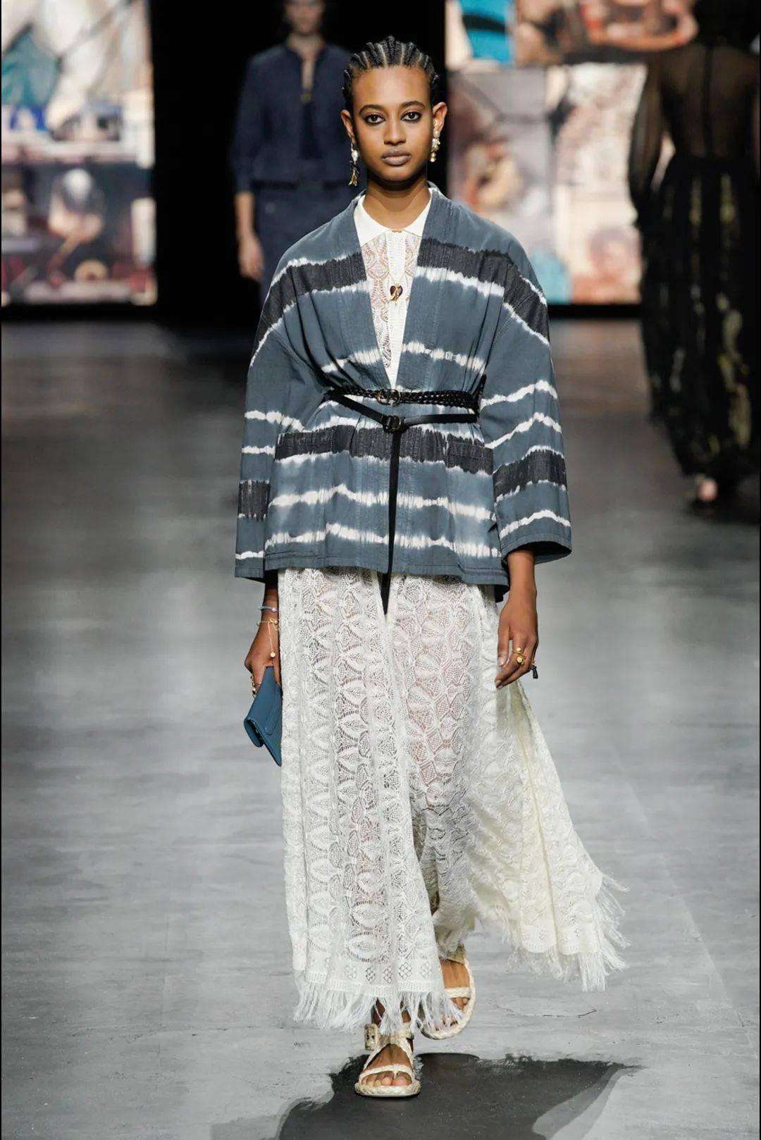 Lucia|让孟美岐、杨采钰都种草的美裙子 据说穿上它才更像“文化人”？