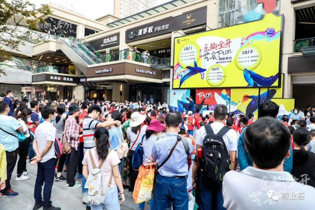 今天,南京复地活力广场精彩绽放!现场已被挤爆.