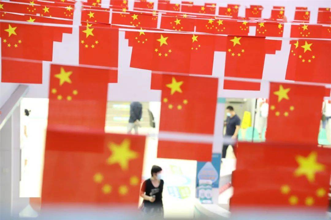 国旗艳 医心丹 | 青岛西海岸新区中心医院点亮国旗icon,一起表白祖国!