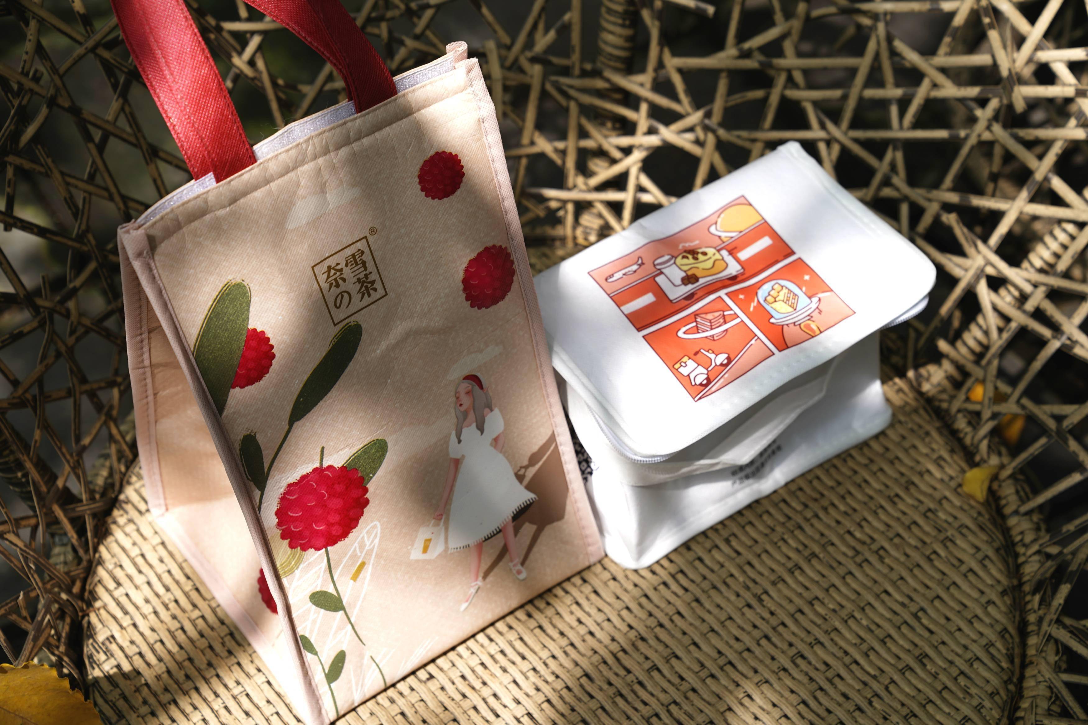 包装袋|开箱 8 盒月饼后,我们发现了品牌包装袋背后的门道