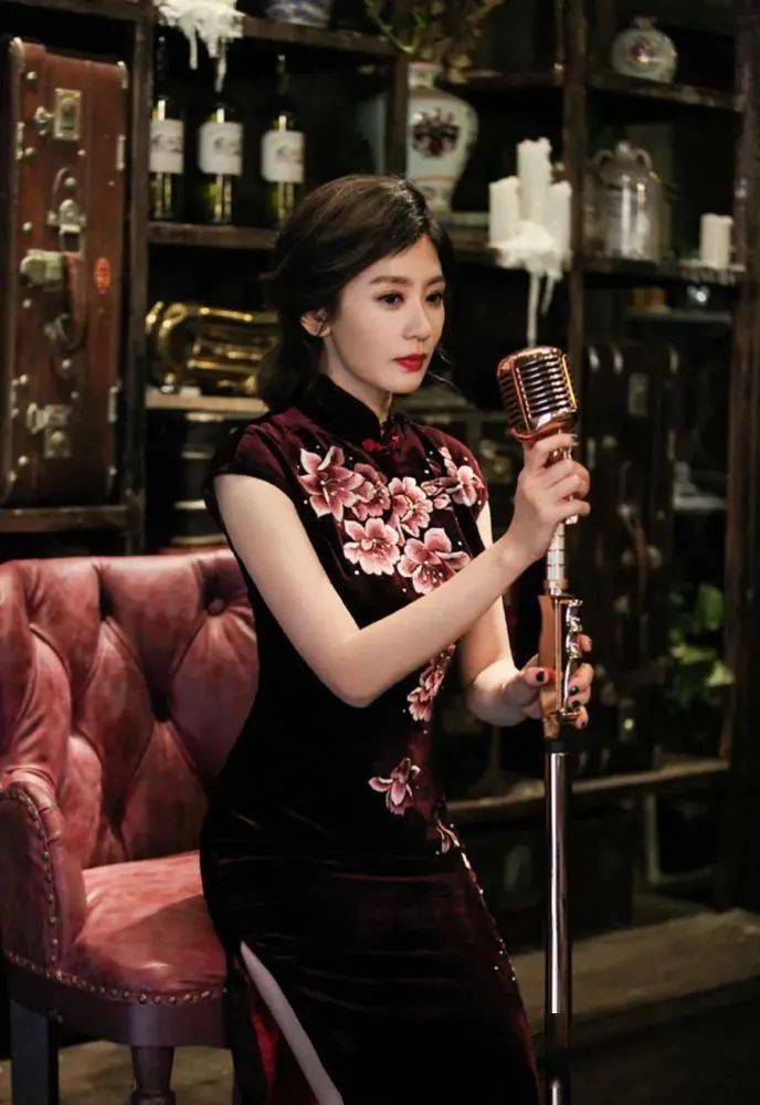 早秋刮起民国"旗袍风",高定般的女人味太撩人,明星素人都在穿