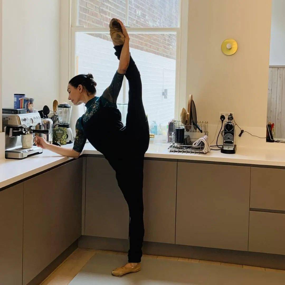 Get|我和我芭蕾味道的家!假期宅家的各种芭蕾悠闲姿势!Get她!