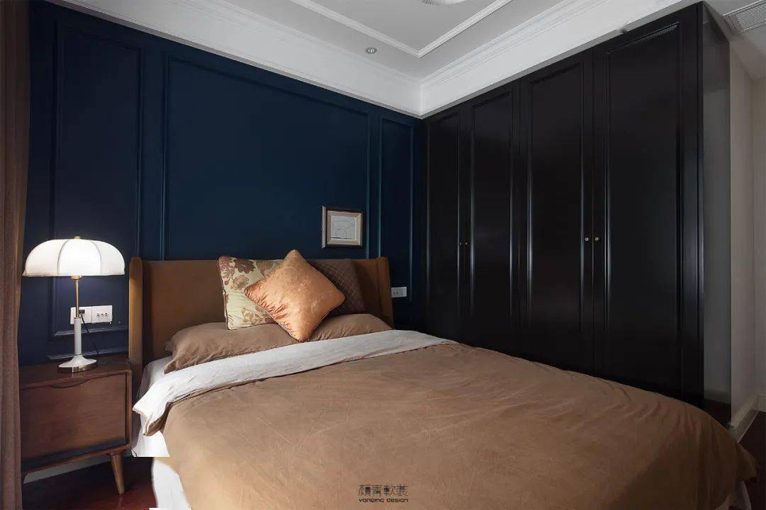 设计|满眼的复古治愈感，看设计师如何拯救精装猪肝红地板 | 颜青软装