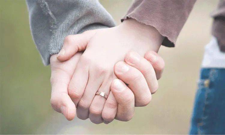 真菌|用“笔”刷一刷，灰指甲竟慢慢变光亮了