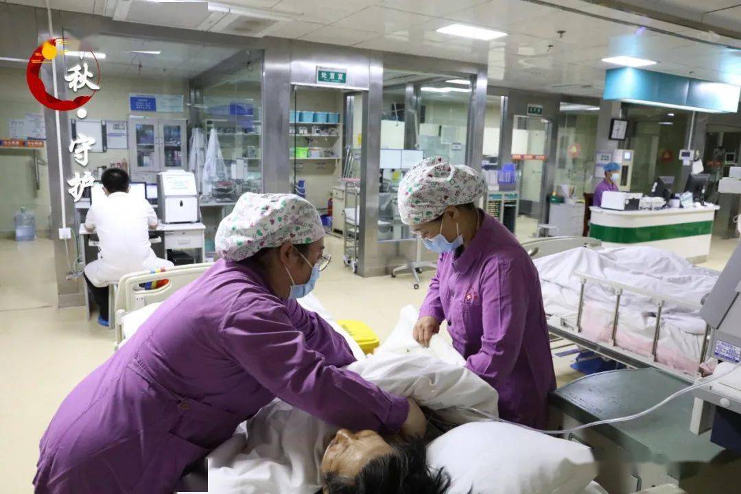 中秋夜,栖霞市人民医院里的一组照片