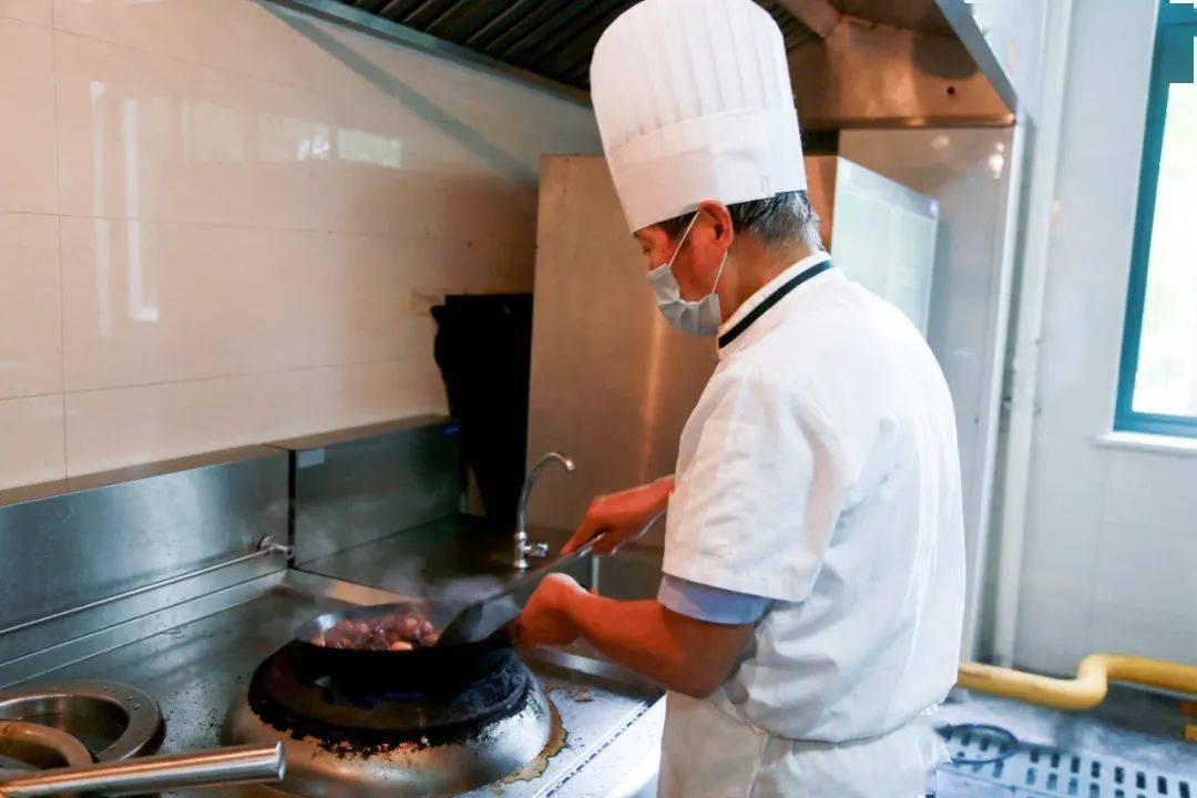 萧山|这些学校食堂的大厨们发力了……一道菜改进了三回！为了让萧山的孩子们喜欢上在学校吃饭