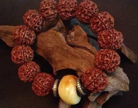 配饰|除了包浆，手串玩成这样才算高手！