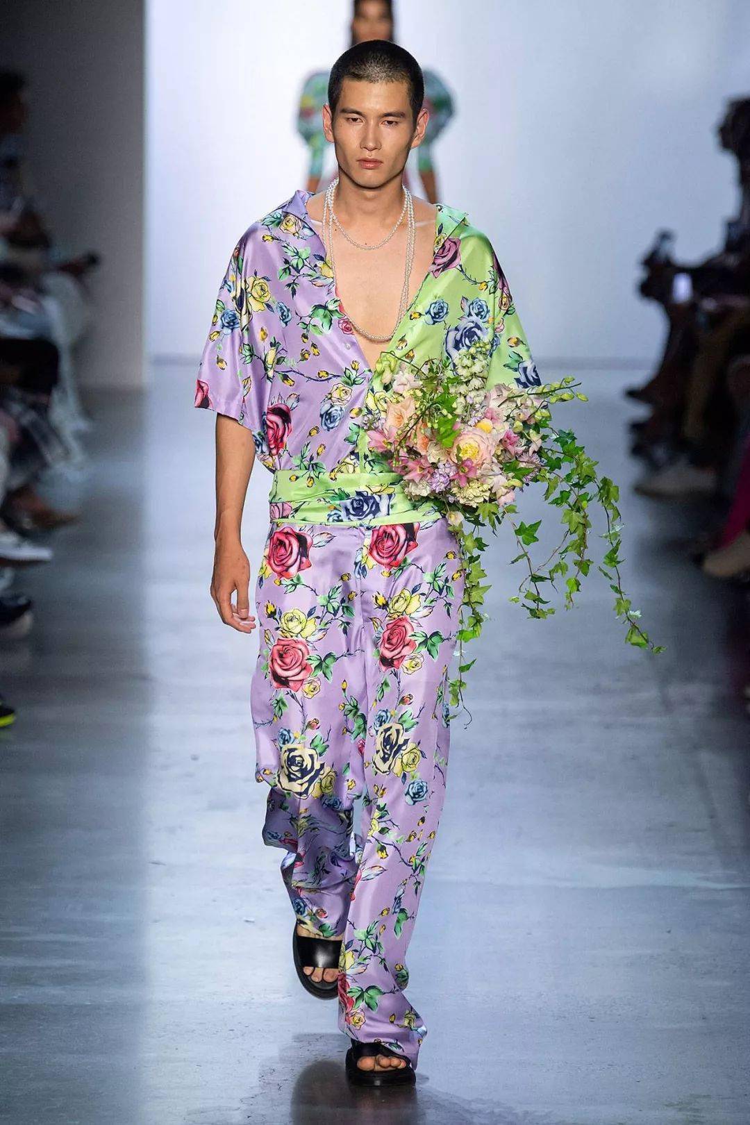 Gurung|犹如花卉田园诗的超美礼服设计，来自尼泊尔的＂名媛杀手＂设计师，美国第一夫人都爱他！