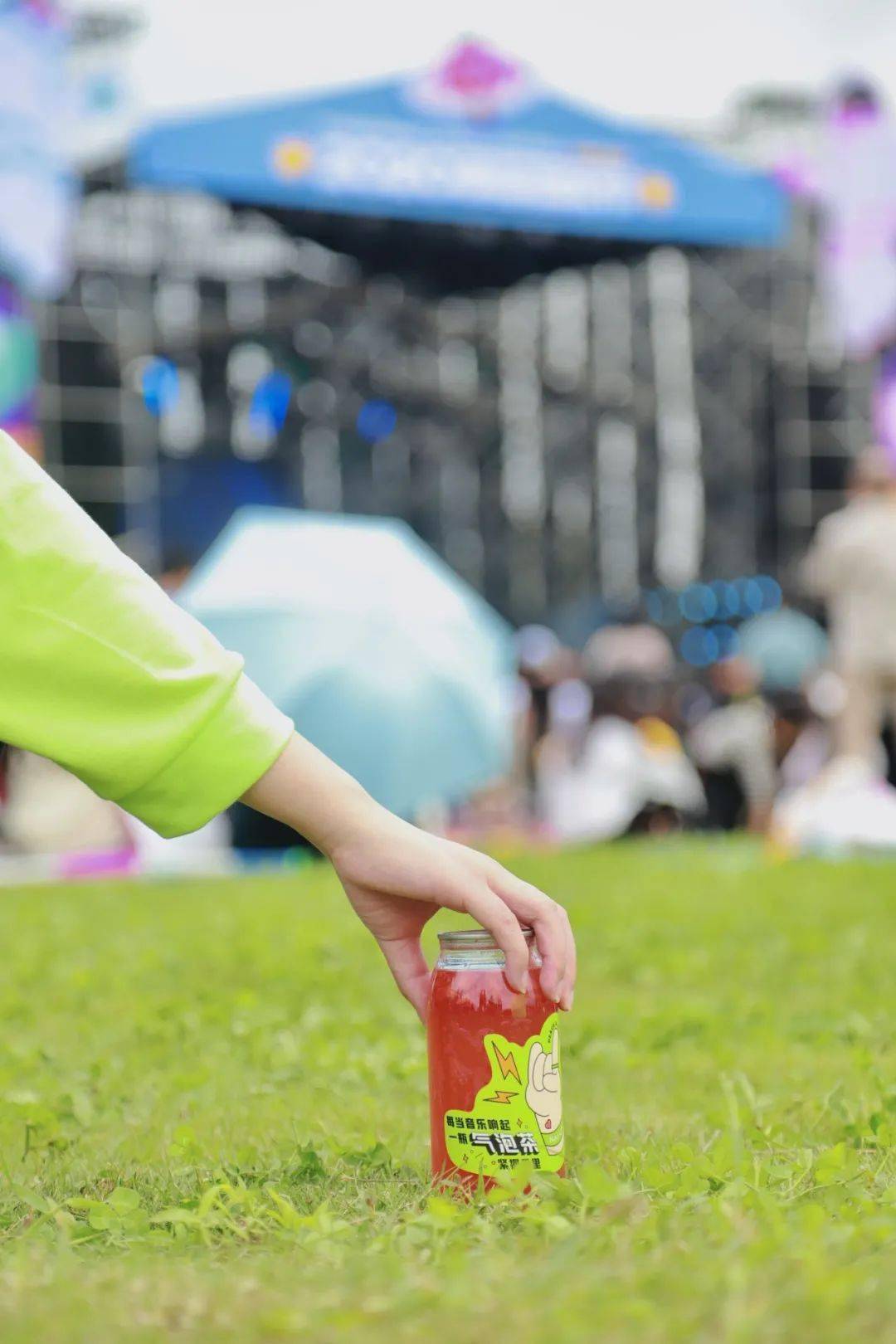 音乐节|就在刚刚！草莓音乐节现场，奈雪又去搞事情了！