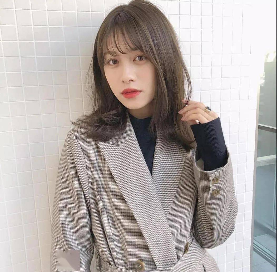 造型|入秋必选的第一款锁骨发造型