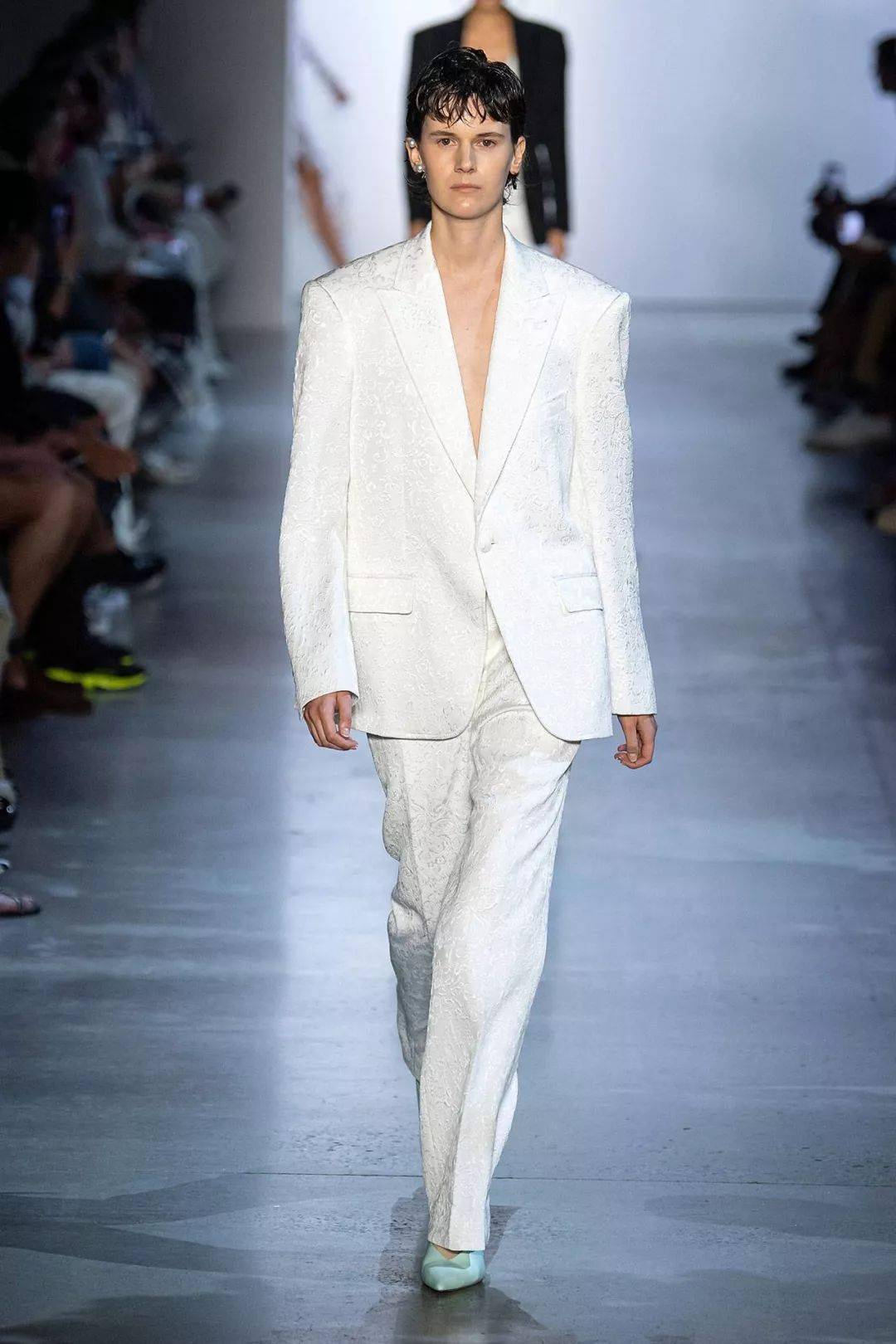 Gurung|犹如花卉田园诗的超美礼服设计，来自尼泊尔的＂名媛杀手＂设计师，美国第一夫人都爱他！