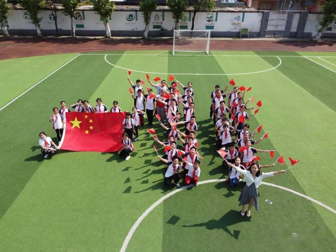 创意无限!钢城十一小学生向祖国母亲表白