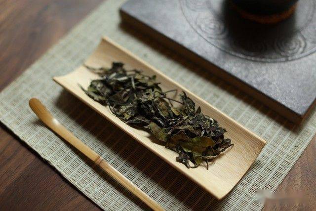 茶树|醇厚且不失清爽，囤起来！假期秒杀丨荒山白茶饼