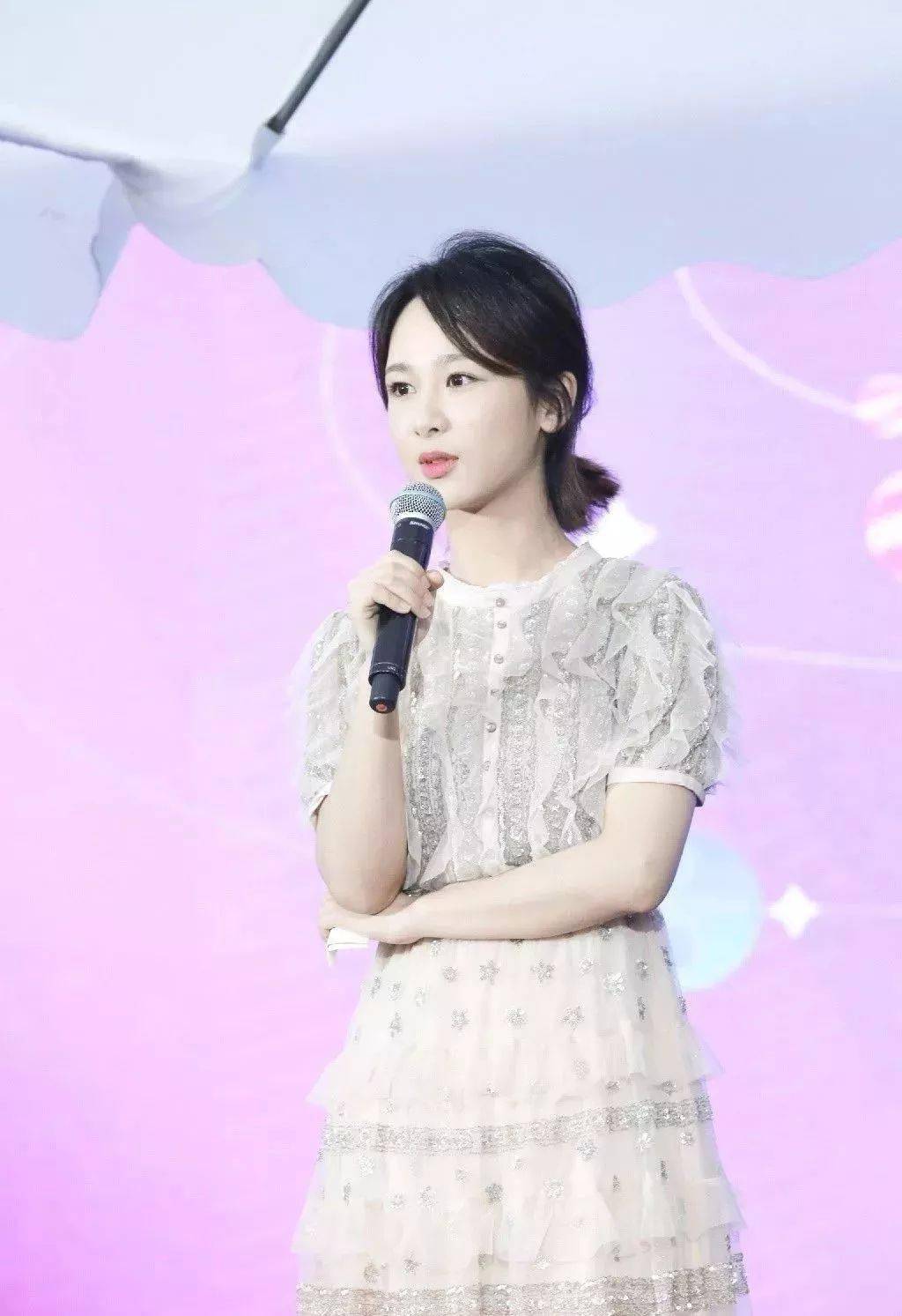 Step|还纠结短发or长发?现在流行这条“美颜线”,瞬间帮你变成小V脸