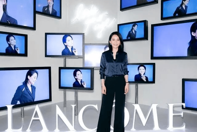 颜色|40+女性如何远离“大妈感”,早秋极简风穿搭,优雅又有女人味