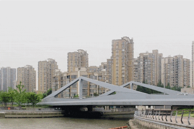 黄浦江畔一