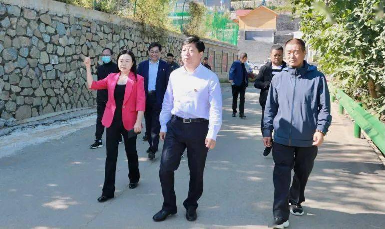 董学忠强调,全市各级要致力于同心筑巢,持续巩固城乡环境整治成果,在