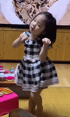 最近爆火的小女孩表情包是谁 2f3e01efd8674cd894be0155424d8c6d.gif