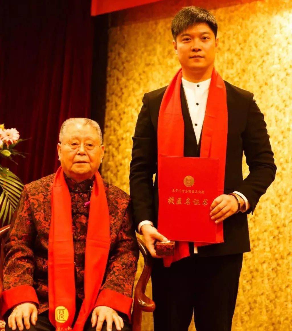 黄帝内经|38岁拿下彭于晏，6分长相却凭素颜艳压全场：懂的人知道，人家年轻的秘密都在这