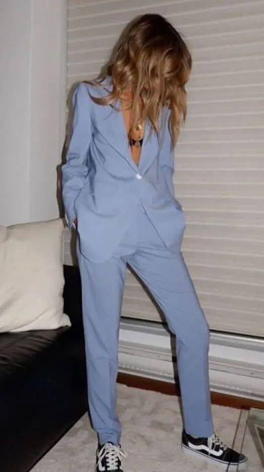 什么|穿衣搭配：外套里面穿什么？这3款基础内搭让你时髦整个秋天！