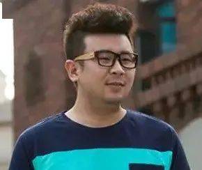 男胖子适合什么样的发型 主推最火的两边剃掉发型
