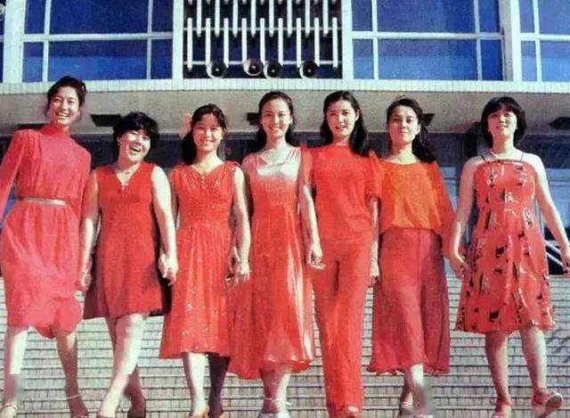 gucci新品男士连衣裙,确定不是抄袭中国80年代的花裙子?
