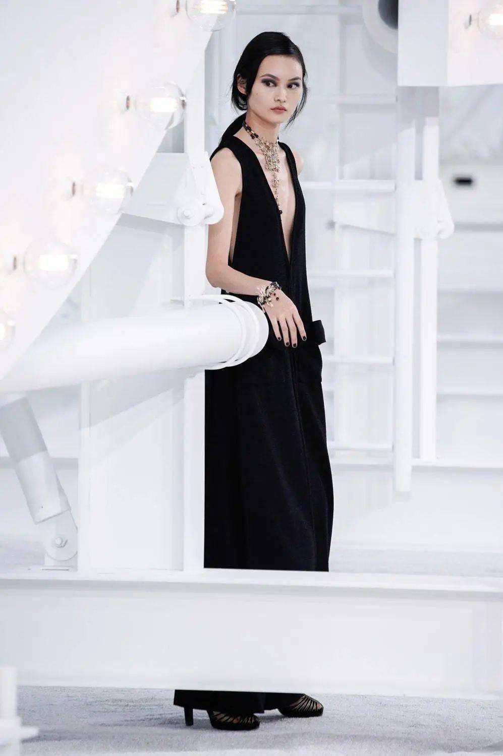 系列|穿香奈儿的女人，不需要时髦