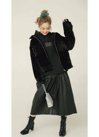 by|宽松外套、毛衣这样穿 简单又个性