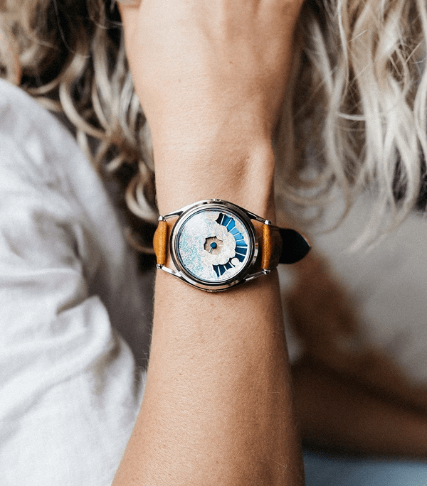 Jones|别再戴烂大街的 DW了！这个英国设计师，把手表玩儿出新花样