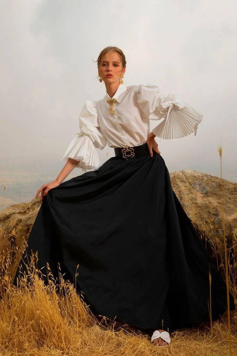 Saab|下凡历劫这么苦,为什么不打扮得再美一些呢?交织着华丽Elie Saab在斜阳下闪烁着光芒