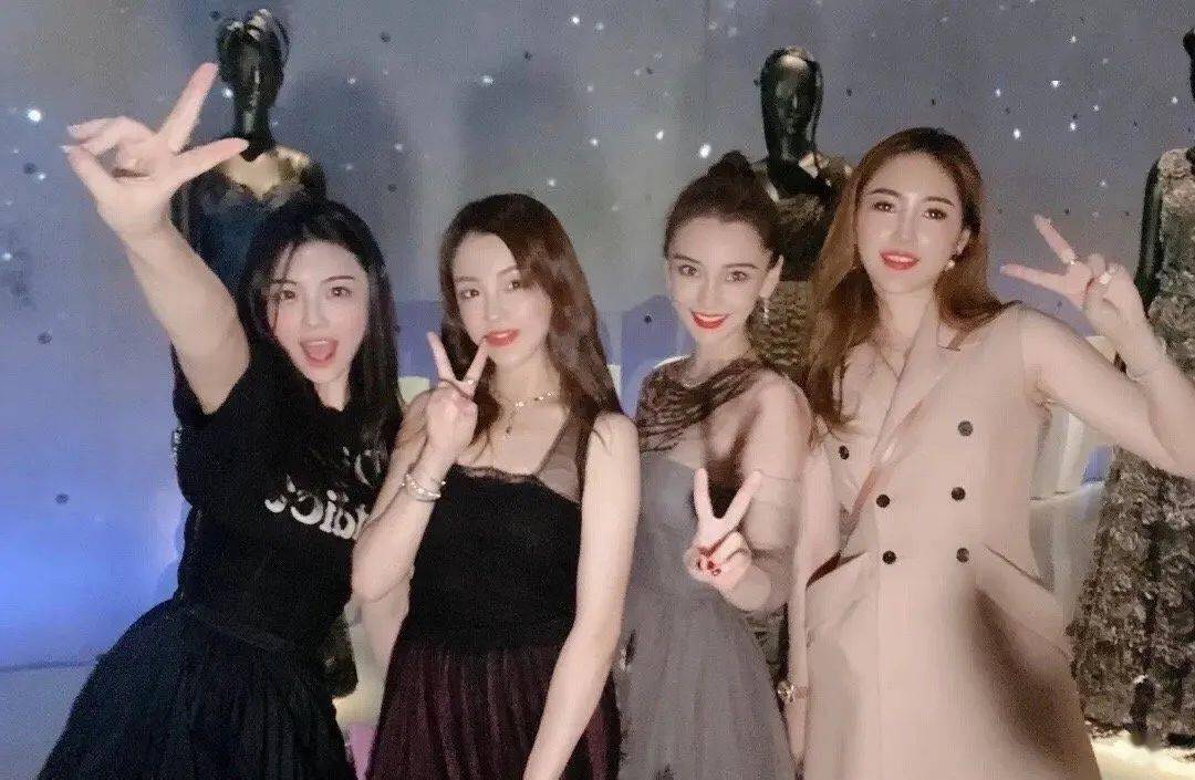 敲门砖|Angelababy进入太太圈的敲门砖，不会是红蜻蜓皮鞋吧？