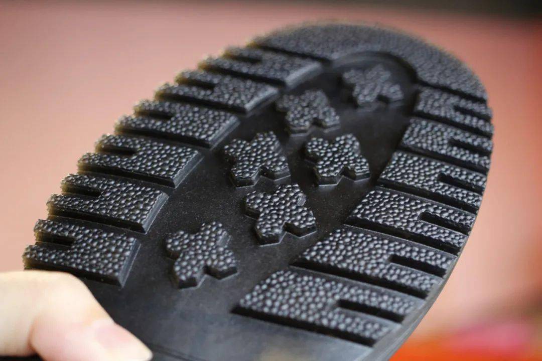 刘涛今|刘涛今秋战靴，一穿增高5cm？英伦百年传承，防水防污！