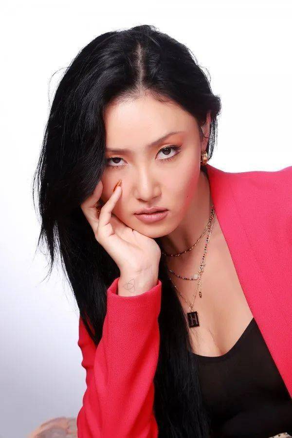 涂越白|美人计 | 肤色越来越健康的杨采钰，告诉你底妆真不用越涂越白