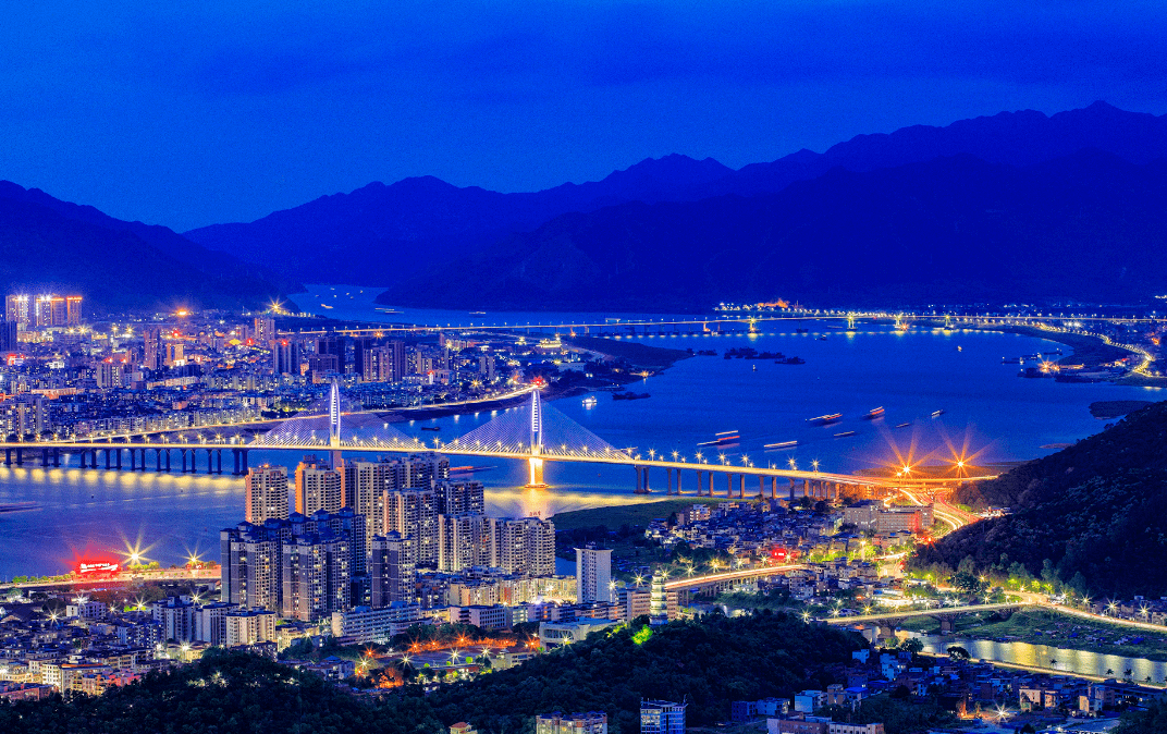 象山也是一个欣赏肇庆夜景的宝地, 不仅可以看到高要区的夜景