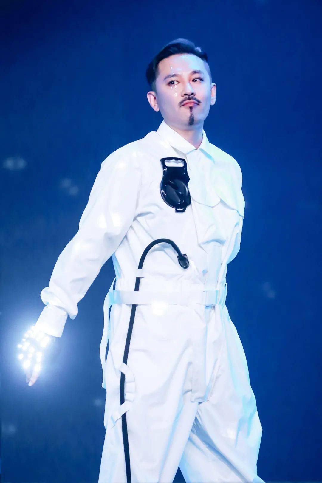 服装|二手玫瑰要进军潮流界了吗？