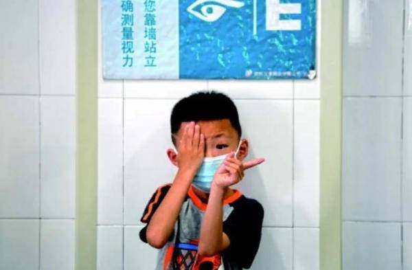 视力|中考“考”视力，会倒逼中小学减负吗？