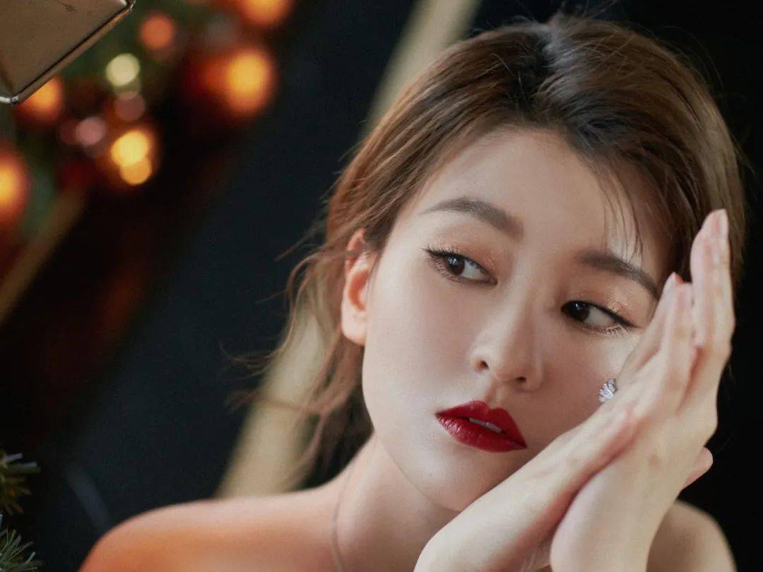 别墅|住 3 亿豪宅的白富美，却把自己活成了“乞丐”