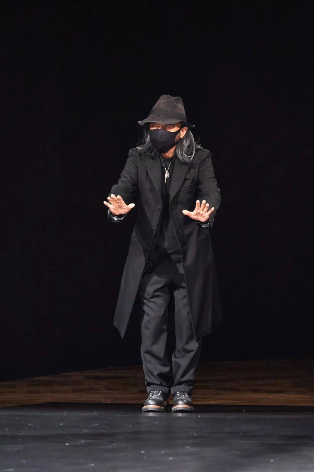 剪裁|Yohji Yamamoto 2021春夏丨标签式解构设计