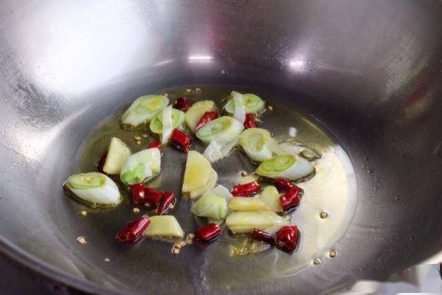 炖豆腐怎么能炖出白汤 804fbcae99c447ddbea04ef939c68825.jpeg