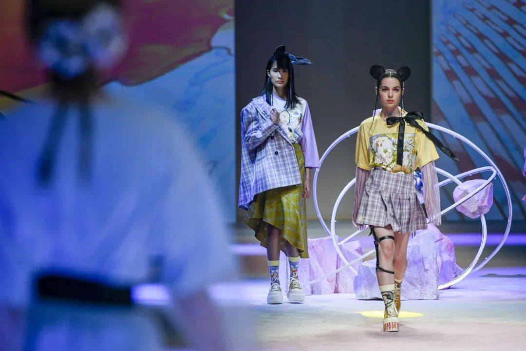 陆玺娅|不愧是你！本季最“拼”的设计师品牌～