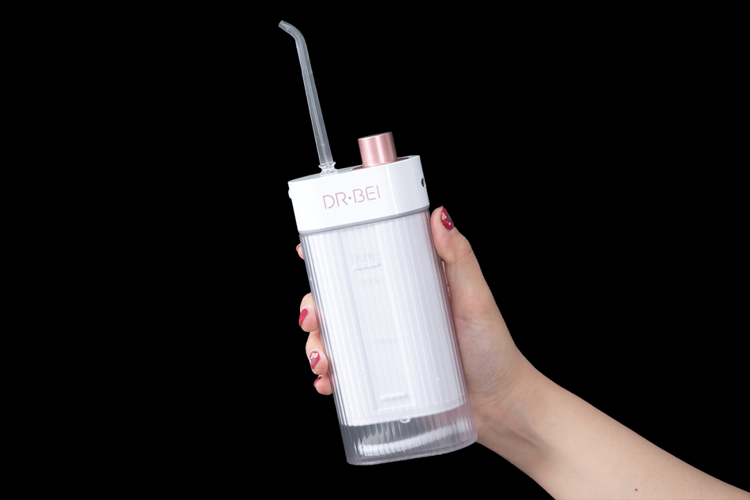 口腔|专业牙医也在用的冲牙器，1秒滋出牙缝残渣，爽！